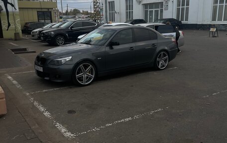 BMW 5 серия, 2005 год, 1 050 000 рублей, 2 фотография