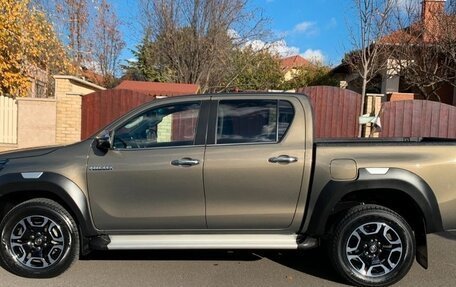 Toyota Hilux VIII, 2022 год, 6 800 000 рублей, 5 фотография