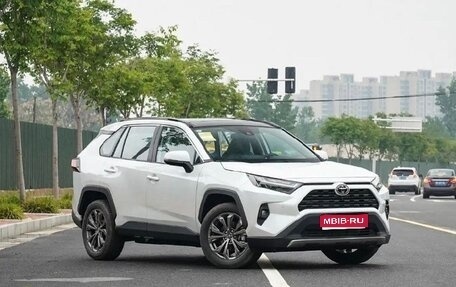 Toyota RAV4, 2024 год, 4 400 000 рублей, 1 фотография