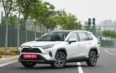 Toyota RAV4, 2024 год, 4 400 000 рублей, 3 фотография