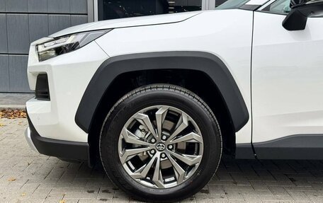 Toyota RAV4, 2024 год, 4 650 000 рублей, 8 фотография