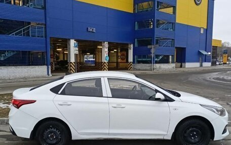 Hyundai Solaris II рестайлинг, 2018 год, 890 000 рублей, 5 фотография