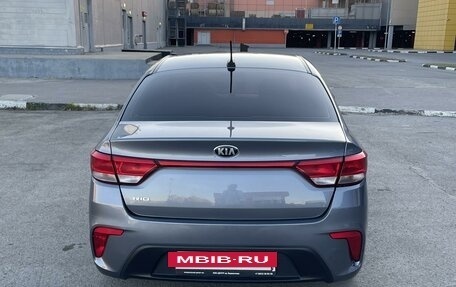 KIA Rio IV, 2018 год, 900 000 рублей, 2 фотография