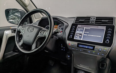 Toyota Land Cruiser Prado 150 рестайлинг 2, 2021 год, 6 950 000 рублей, 28 фотография