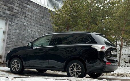 Mitsubishi Outlander III рестайлинг 3, 2012 год, 1 799 999 рублей, 8 фотография