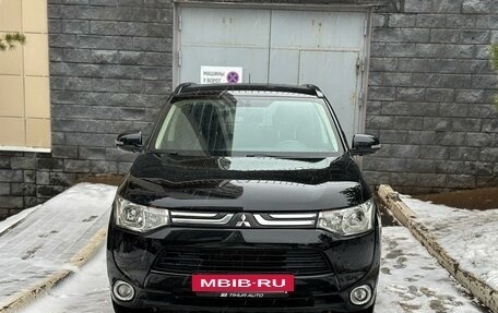 Mitsubishi Outlander III рестайлинг 3, 2012 год, 1 799 999 рублей, 3 фотография