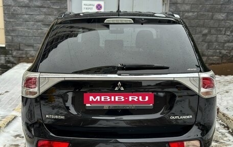 Mitsubishi Outlander III рестайлинг 3, 2012 год, 1 799 999 рублей, 10 фотография