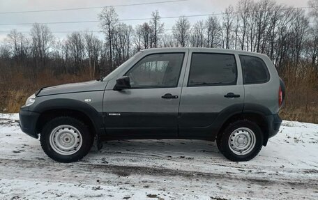 Chevrolet Niva I рестайлинг, 2018 год, 745 000 рублей, 11 фотография