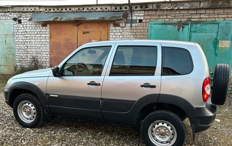 Chevrolet Niva I рестайлинг, 2016 год, 830 000 рублей, 4 фотография