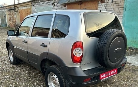 Chevrolet Niva I рестайлинг, 2016 год, 830 000 рублей, 3 фотография