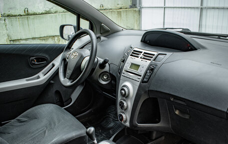 Toyota Yaris III рестайлинг, 2006 год, 670 000 рублей, 14 фотография