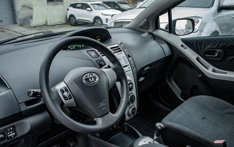 Toyota Yaris III рестайлинг, 2006 год, 670 000 рублей, 12 фотография