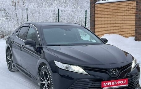 Toyota Camry, 2020 год, 3 280 000 рублей, 2 фотография