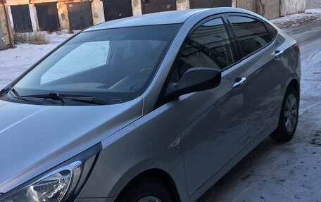 Hyundai Solaris II рестайлинг, 2011 год, 730 000 рублей, 4 фотография