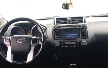 Toyota Land Cruiser Prado 150 рестайлинг 2, 2014 год, 3 000 000 рублей, 9 фотография