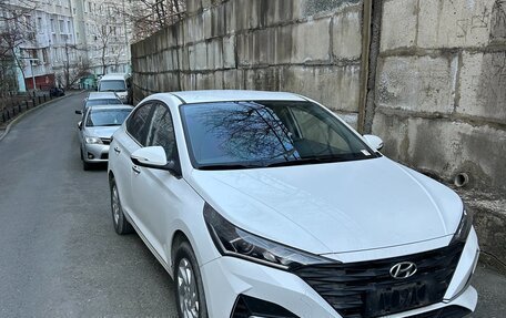 Hyundai Verna, 2021 год, 1 350 000 рублей, 1 фотография