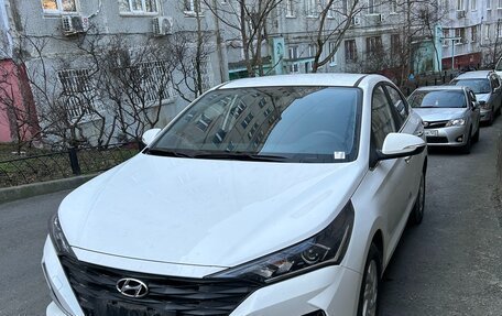 Hyundai Verna, 2021 год, 1 350 000 рублей, 2 фотография