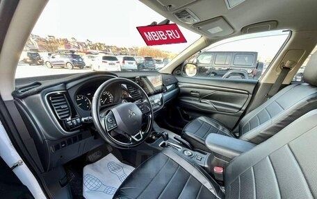 Mitsubishi Outlander III рестайлинг 3, 2016 год, 1 749 000 рублей, 10 фотография