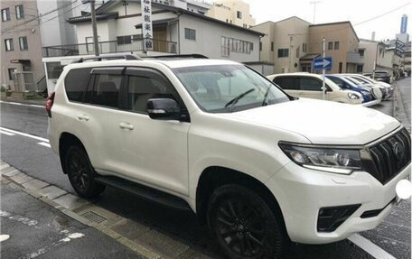 Toyota Land Cruiser Prado 150 рестайлинг 2, 2021 год, 3 266 000 рублей, 3 фотография