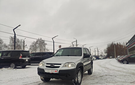 Chevrolet Niva I рестайлинг, 2018 год, 899 000 рублей, 3 фотография