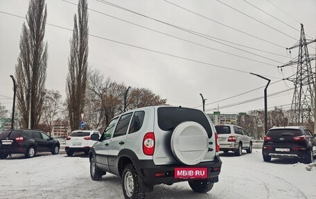 Chevrolet Niva I рестайлинг, 2018 год, 899 000 рублей, 4 фотография