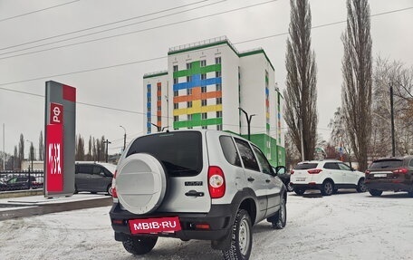 Chevrolet Niva I рестайлинг, 2018 год, 899 000 рублей, 2 фотография