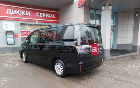 Toyota Voxy III, 2014 год, 2 050 000 рублей, 3 фотография