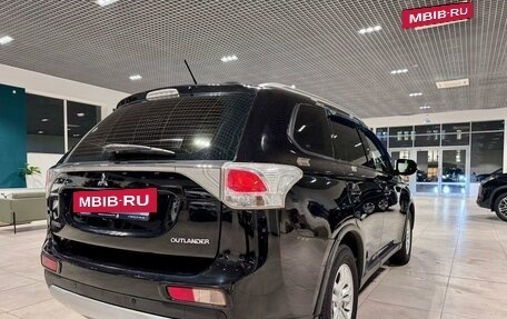 Mitsubishi Outlander III рестайлинг 3, 2014 год, 1 500 000 рублей, 3 фотография