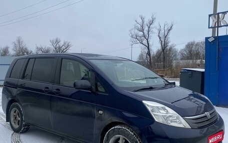 Toyota ISis I, 2004 год, 870 000 рублей, 1 фотография