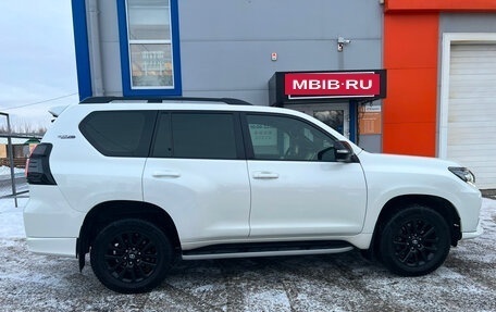 Toyota Land Cruiser Prado 150 рестайлинг 2, 2020 год, 7 000 000 рублей, 2 фотография