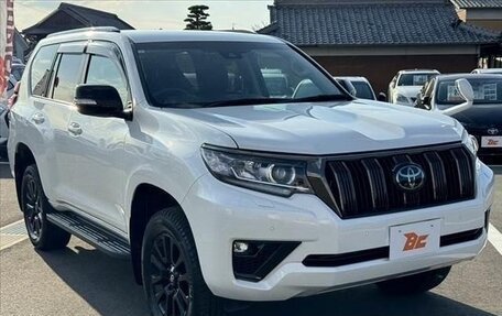 Toyota Land Cruiser Prado 150 рестайлинг 2, 2021 год, 4 500 000 рублей, 1 фотография