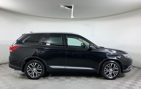 Mitsubishi Outlander III рестайлинг 3, 2018 год, 1 698 000 рублей, 4 фотография