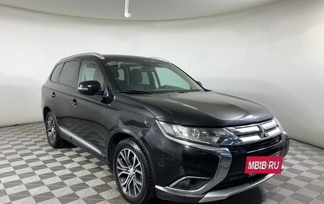 Mitsubishi Outlander III рестайлинг 3, 2018 год, 1 698 000 рублей, 3 фотография