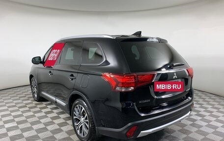 Mitsubishi Outlander III рестайлинг 3, 2018 год, 1 698 000 рублей, 7 фотография