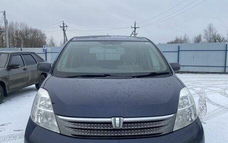 Toyota ISis I, 2004 год, 870 000 рублей, 2 фотография