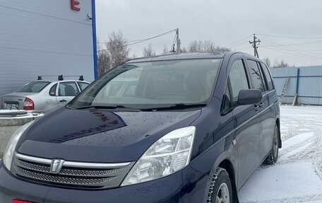 Toyota ISis I, 2004 год, 870 000 рублей, 3 фотография