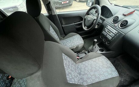 Ford Fiesta, 2005 год, 365 000 рублей, 17 фотография