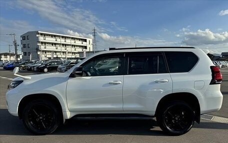 Toyota Land Cruiser Prado 150 рестайлинг 2, 2021 год, 4 500 000 рублей, 8 фотография