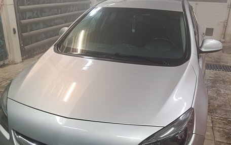 Opel Astra J, 2013 год, 810 000 рублей, 2 фотография