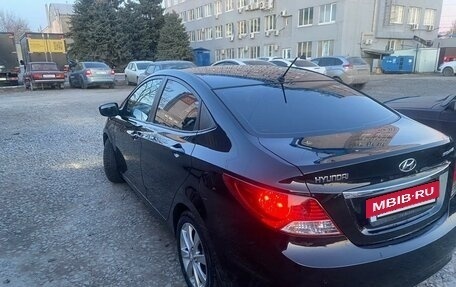 Hyundai Solaris II рестайлинг, 2012 год, 920 000 рублей, 5 фотография