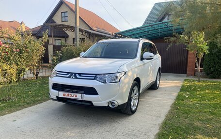 Mitsubishi Outlander III рестайлинг 3, 2013 год, 1 750 000 рублей, 4 фотография