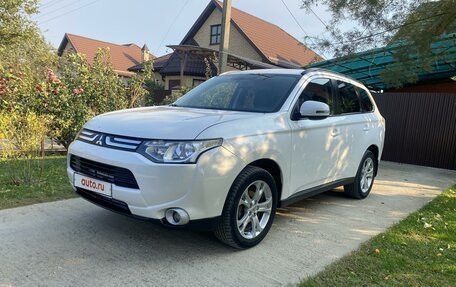 Mitsubishi Outlander III рестайлинг 3, 2013 год, 1 750 000 рублей, 2 фотография