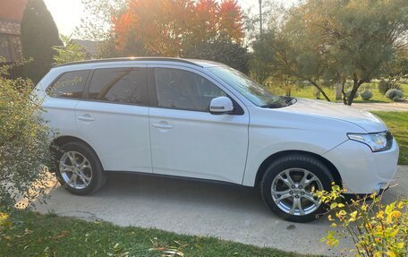 Mitsubishi Outlander III рестайлинг 3, 2013 год, 1 750 000 рублей, 8 фотография