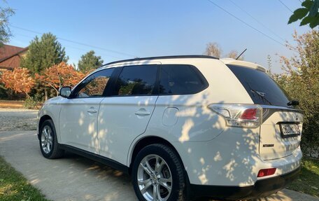 Mitsubishi Outlander III рестайлинг 3, 2013 год, 1 750 000 рублей, 12 фотография