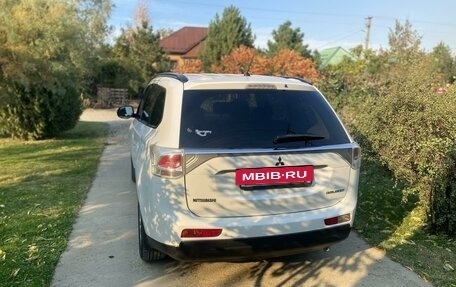 Mitsubishi Outlander III рестайлинг 3, 2013 год, 1 750 000 рублей, 10 фотография