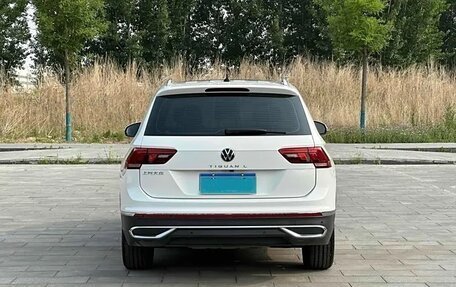 Volkswagen Tiguan II, 2021 год, 2 600 000 рублей, 6 фотография