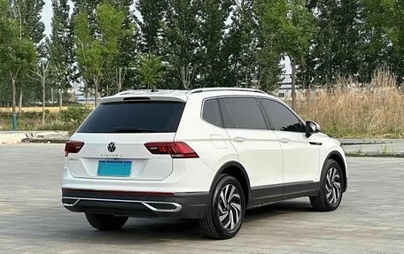 Volkswagen Tiguan II, 2021 год, 2 600 000 рублей, 7 фотография