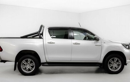 Toyota Hilux VIII, 2018 год, 3 700 000 рублей, 4 фотография