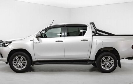 Toyota Hilux VIII, 2018 год, 3 700 000 рублей, 8 фотография