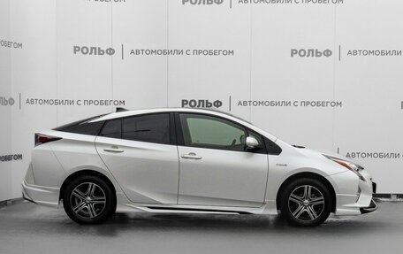 Toyota Prius IV XW50, 2016 год, 2 120 000 рублей, 4 фотография